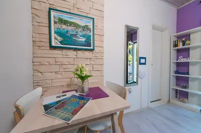 Knjižnica u apartmanu
