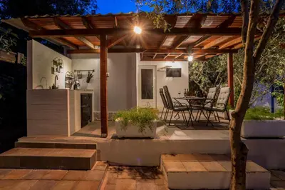 Popločani dio dvorišta ili vanjski dio objekta Charming House in Stari Grad