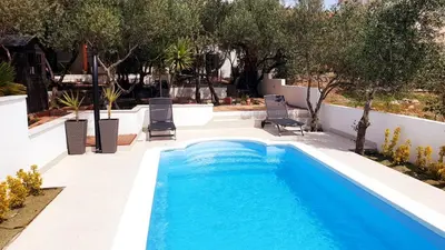 Bazen u objektu Charming House in Stari Grad ili u blizini