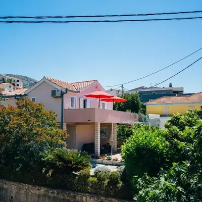 Apartments by the sea Podstrana