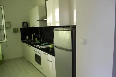Kuhinja ili čajna kuhinja u objektu Apartmani Marjana