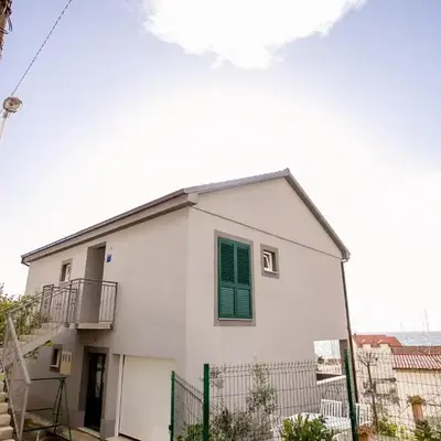 Apartments with parking space Sumpetar