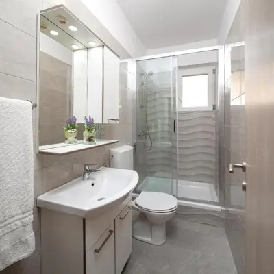 Kupaonica u objektu Apartments 20 meters from the beach