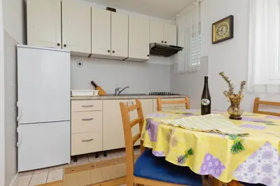 Kuhinja ili čajna kuhinja u objektu Apartments by the sea Pisak, Omis - 15177