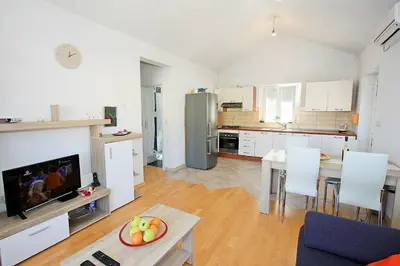 Kuhinja ili čajna kuhinja u objektu Apartmani Nila