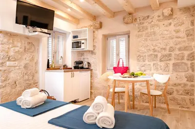 Kuhinja ili čajna kuhinja u objektu Successus Old Town House
