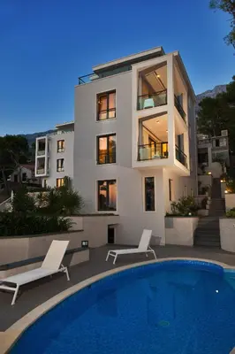 Bazen u objektu Villa Paulina ili u blizini