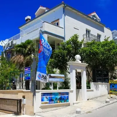 Apartments by the sea Makarska - 15200