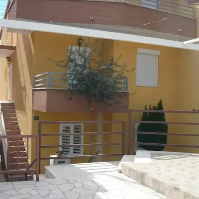 Apartments with a parking space Mali Rat (Omis) - 15262