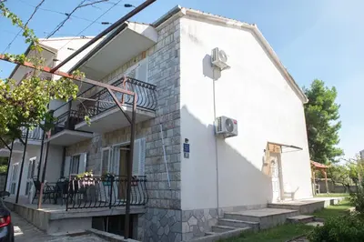 Zgrada u kojoj se nalazi vikendica