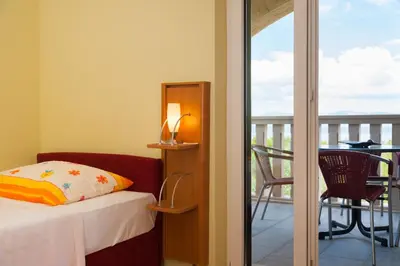 Krevet ili kreveti u jedinici u objektu Apartments by the sea Postira - Brac - 15242