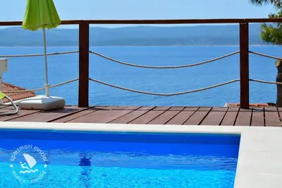 Bazen u objektu Apartments Mistral ili u blizini
