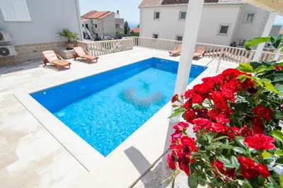 Bazen u objektu Apartments Sara 2 ili u blizini