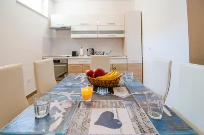Kuhinja ili čajna kuhinja u objektu Apartments Sara 2