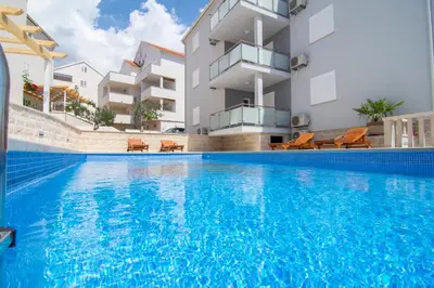 Bazen u objektu Apartments Sara 3 ili u blizini