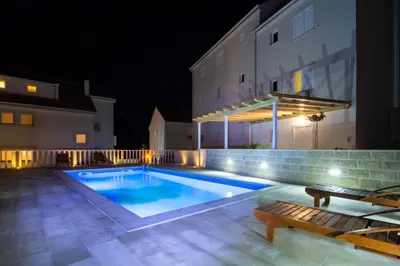 Bazen u objektu Apartments Sara 3 ili u blizini