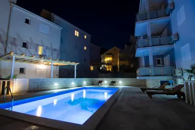 Bazen u objektu Apartments Sara 4 ili u blizini