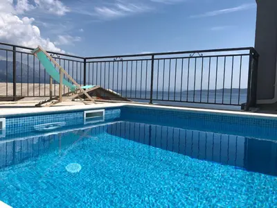 Bazen u objektu Villa Maya ili u blizini