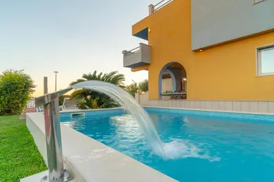 Bazen u objektu Villa Palmina ili u blizini