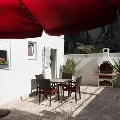 Apartments and Rooms Robi