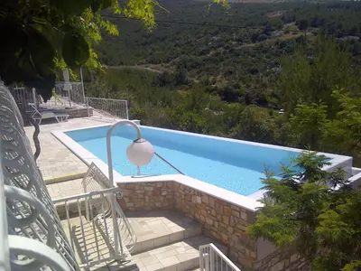 Bazen u objektu Seaside family friendly house with a swimming pool Cove Pribinja - Hvar - 15324 ili u blizini