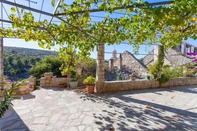 Pogled na planine ili pogled na planine iz vikendica