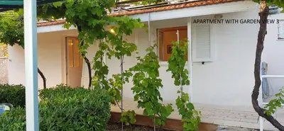 Vrt u objektu Apartments Olga & Jure