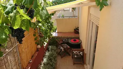 Vrt u objektu Apartments with a parking space Omis - 15330