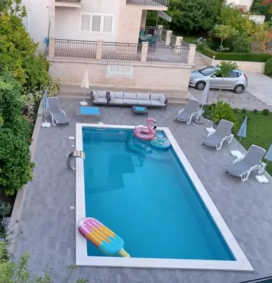 Bazen u objektu Villa 4US with pool ili u blizini