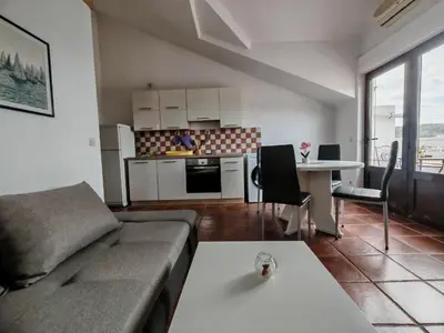 Kuhinja ili čajna kuhinja u objektu Apartment with beautiful sea view