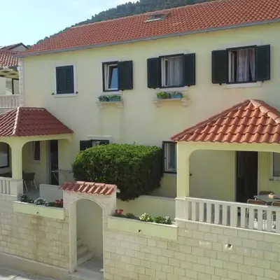 Apartments with a parking space Bol