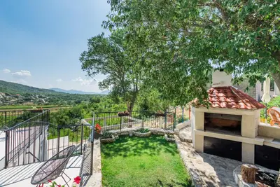 Pogled na planine ili pogled na planine iz vikendica