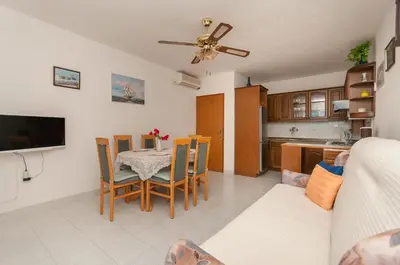 Kuhinja ili čajna kuhinja u objektu Miran apartments Pisak