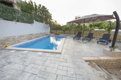 Bazen u objektu Family friendly apartments with a swimming pool Split - 14203 ili u blizini