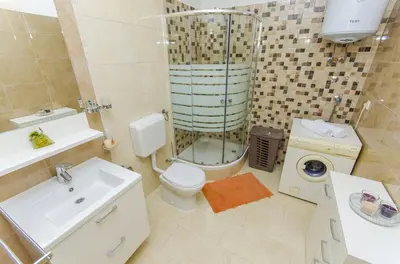 Kupaonica u objektu Family friendly apartments with a swimming pool Split - 14203