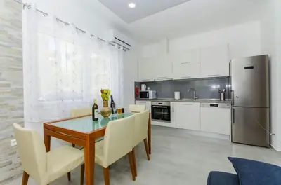 Kuhinja ili čajna kuhinja u objektu Family friendly apartments with a swimming pool Split - 14203
