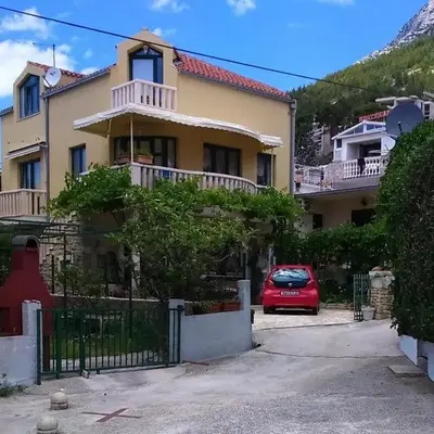 Apartments by the sea Baska Voda