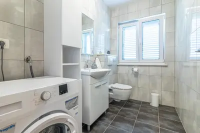 Kupaonica u objektu Family-friendly apartments with swimming pool Sutivan, Brac - 15665