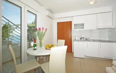 Kuhinja ili čajna kuhinja u objektu Apartmani Mila Brela