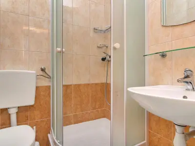 Kupaonica u objektu Apartment Rubin-13 by Interhome