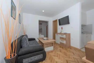 Kuhinja ili čajna kuhinja u objektu Apartments Royal M&M