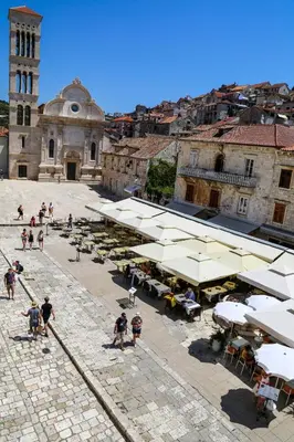 Gosti u objektu Kolbe Hvar Piazza Apartment