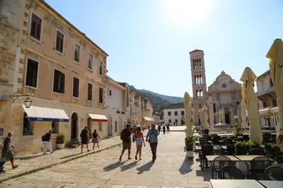 Gosti u objektu Kolbe Hvar Piazza Apartment