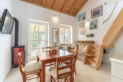 TV i/ili zabavni centar u objektu Holiday Home Kuća Sunca