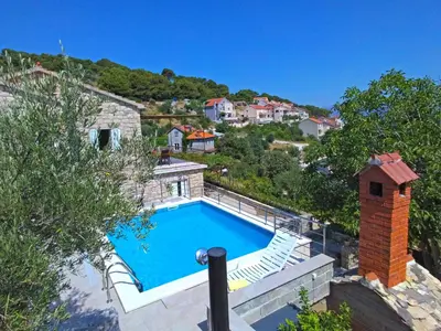 Bazen u objektu Kuca za odmor Toni ili u blizini
