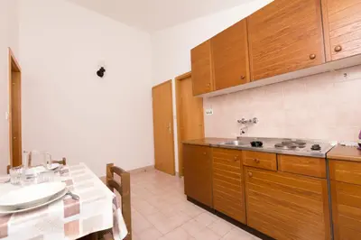 Kuhinja ili čajna kuhinja u objektu Apartments Jozo