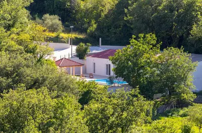 Bazen u objektu Villa Petar ili u blizini