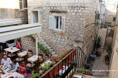 Balkon ili terasa u objektu Street Garden Apartment