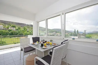 Pogled na planine ili pogled na planine iz apartmana