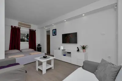 TV i/ili zabavni centar u objektu Katja